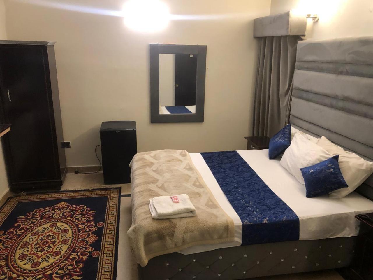 Hotel Royal Grand Lahore Room photo